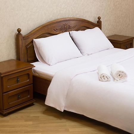 Apartment On Virmenska 3, With 2 Separate Bedrooms Лвив Екстериор снимка