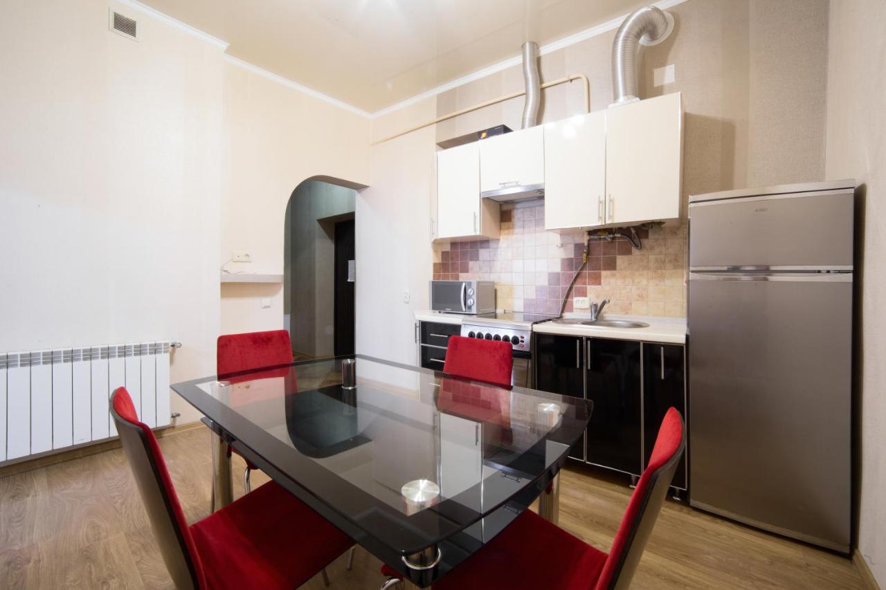 Apartment On Virmenska 3, With 2 Separate Bedrooms Лвив Екстериор снимка