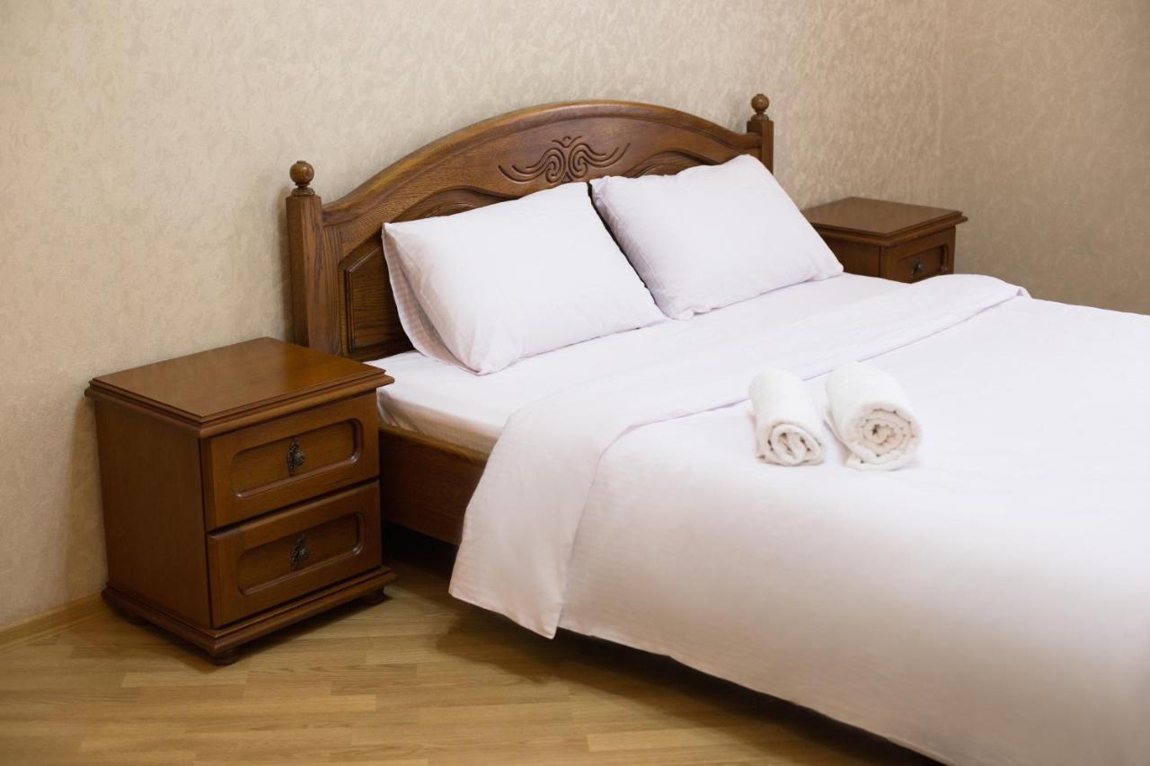Apartment On Virmenska 3, With 2 Separate Bedrooms Лвив Екстериор снимка