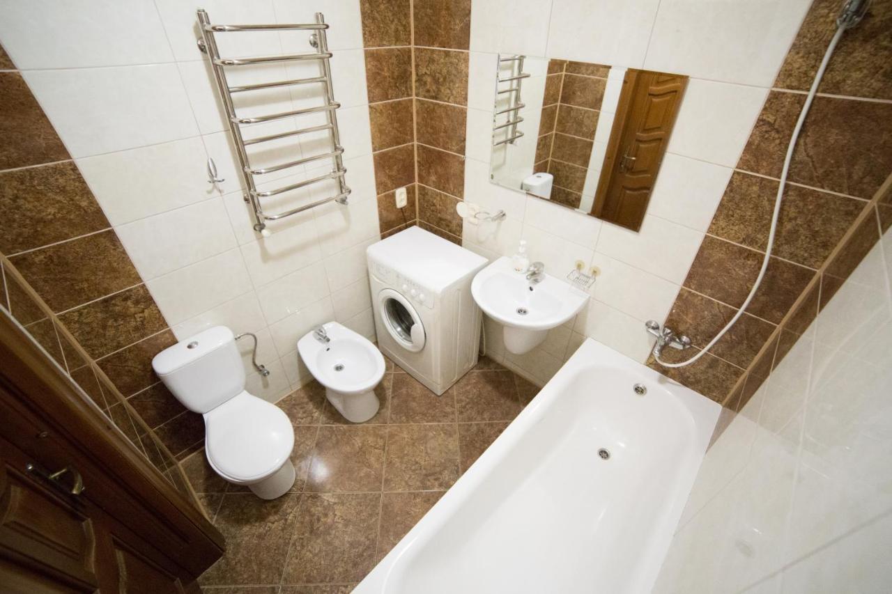 Apartment On Virmenska 3, With 2 Separate Bedrooms Лвив Екстериор снимка