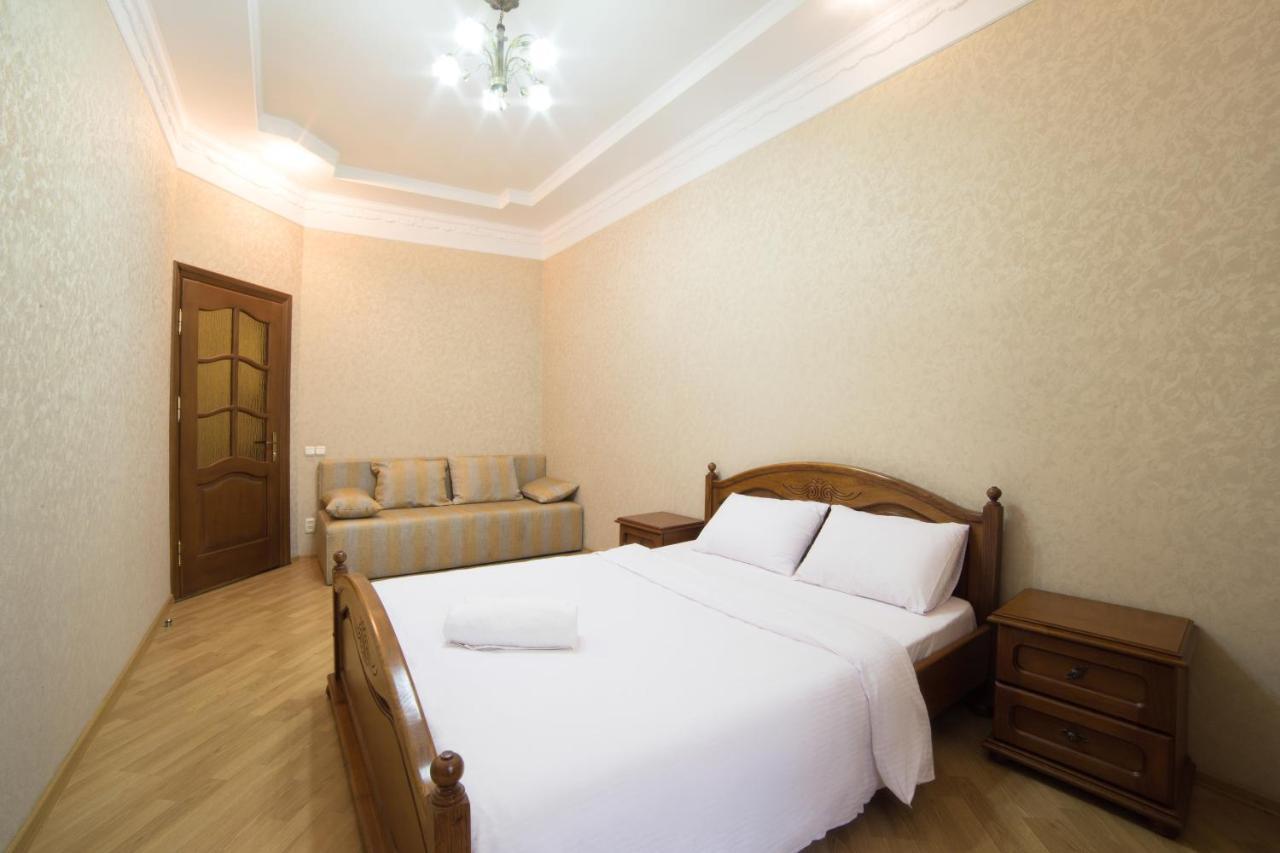 Apartment On Virmenska 3, With 2 Separate Bedrooms Лвив Екстериор снимка